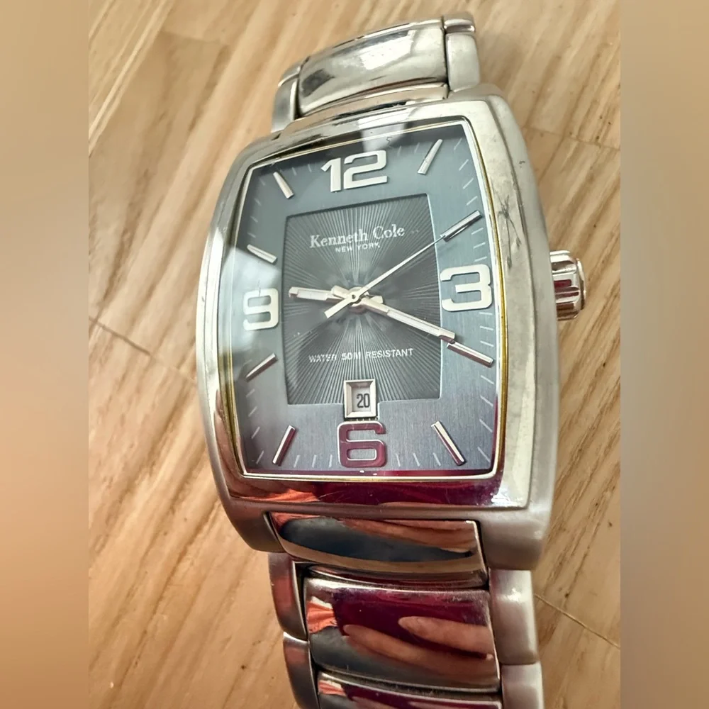 Kenneth Cole New York men’s gray and silver tone watch NEW BATTERY